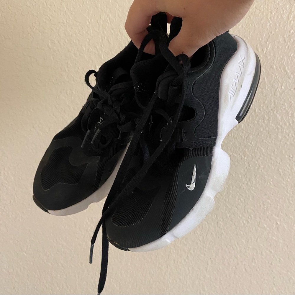 Nike Air Max Infinity Black and White Athletic Shoes